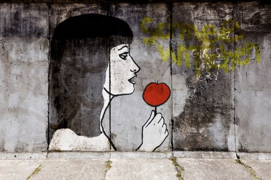 4837717_7_9026_blanche-neige-ou-la-chute-du-mur-de-berlin_7b58d4a1860c57e7fbf7c192714220bb